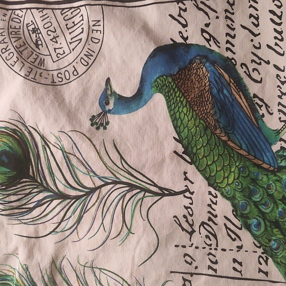 4 peacock placemats/Linens set/towels - Picture 3 of 4
